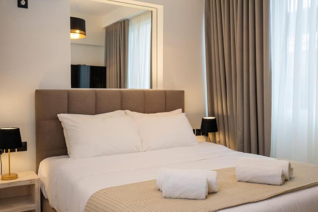 Dema Luxury Suites - Perikleous E6 Афины Экстерьер фото