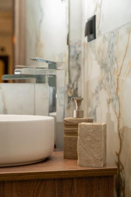Dema Luxury Suites - Perikleous E6 Афины Экстерьер фото