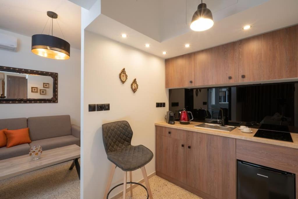 Dema Luxury Suites - Perikleous E6 Афины Экстерьер фото