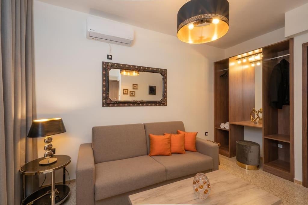 Dema Luxury Suites - Perikleous E6 Афины Экстерьер фото