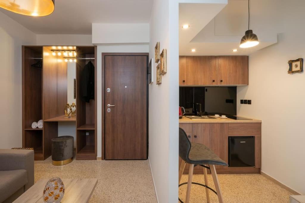 Dema Luxury Suites - Perikleous E6 Афины Экстерьер фото