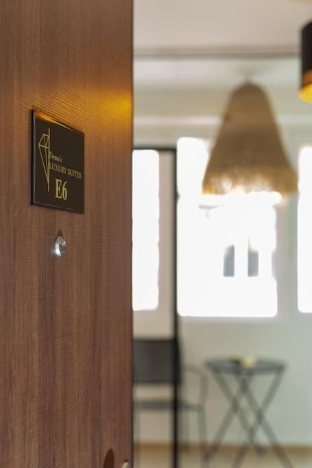 Dema Luxury Suites - Perikleous E6 Афины Экстерьер фото